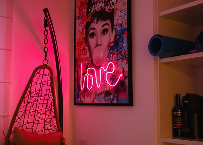 Haven Loft - Private Spa, Parking & Jacuzzi *