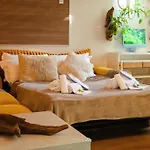 Haven Loft - Private Spa, Parking & Jacuzzi