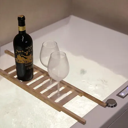 Haven Loft - Private Spa, Parking & Jacuzzi Apartment *
