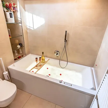Apartment Haven Loft - Private Spa, Parking & Jacuzzi *