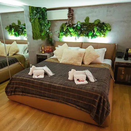 Haven Loft - Private Spa, Parking & Jacuzzi Apartment *