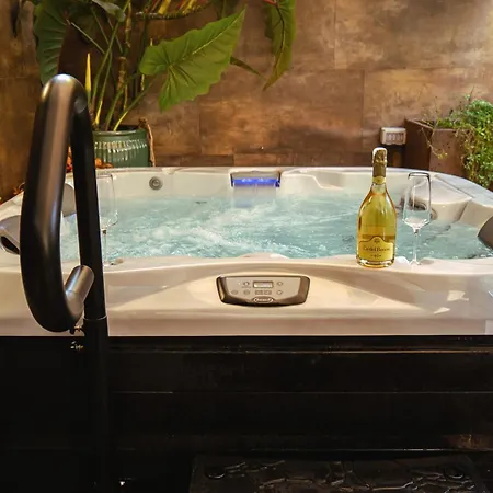 Haven Loft - Private Spa, Parking&jacuzzi *