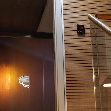 Haven Loft - Private Spa, Parking & Jacuzzi