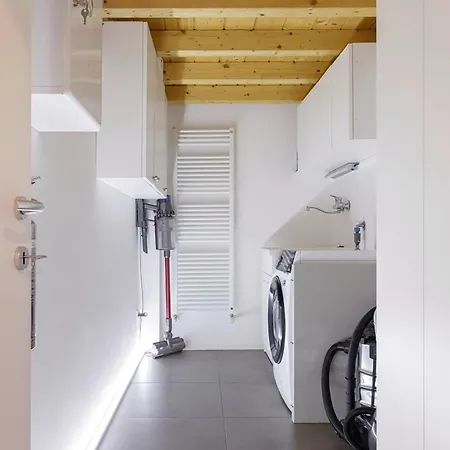 Haven Loft - Private Spa, Parking & Jacuzzi * Como
