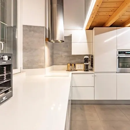 Apartment Haven Loft - Private Spa, Parking & Jacuzzi Como