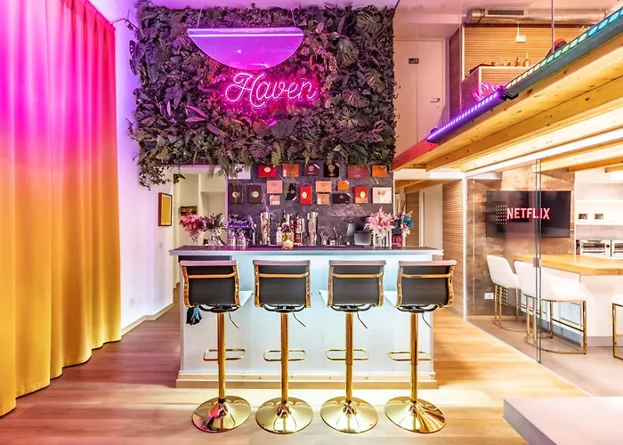 Luxe & Haven - Jacuzzi, Sauna, Steam, Private Parking Apartment *