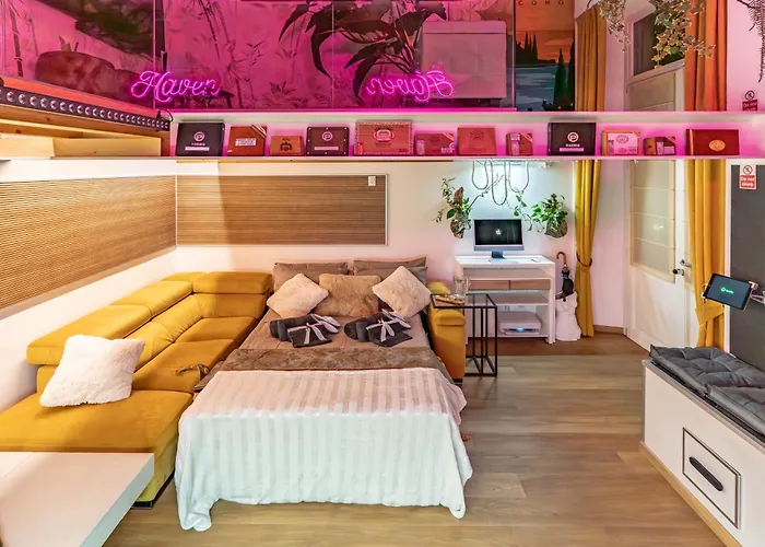 Apartment Luxe & Haven - Jacuzzi, Sauna, Steam, Private Parking Como