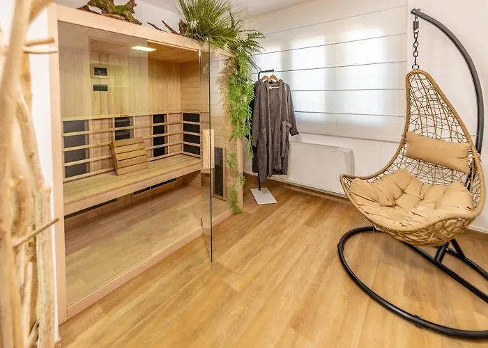 Apartment Luxe & Haven - Jacuzzi, Sauna, Steam, Private Parking Como