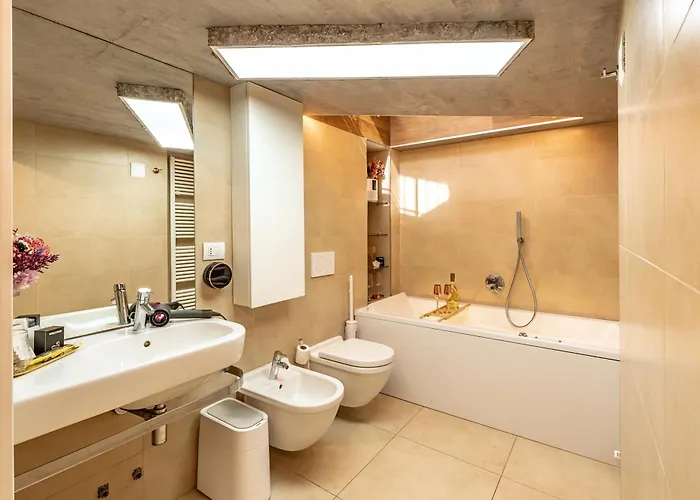 Luxe & Haven - Jacuzzi, Sauna, Steam, Private Parking Apartment