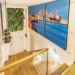 Haven Loft - Private Spa, Parking & Jacuzzi *