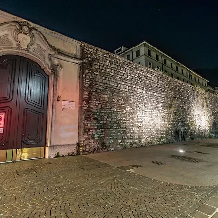 Luxe & Haven - Jacuzzi, Sauna, Steam, Private Parking شقة