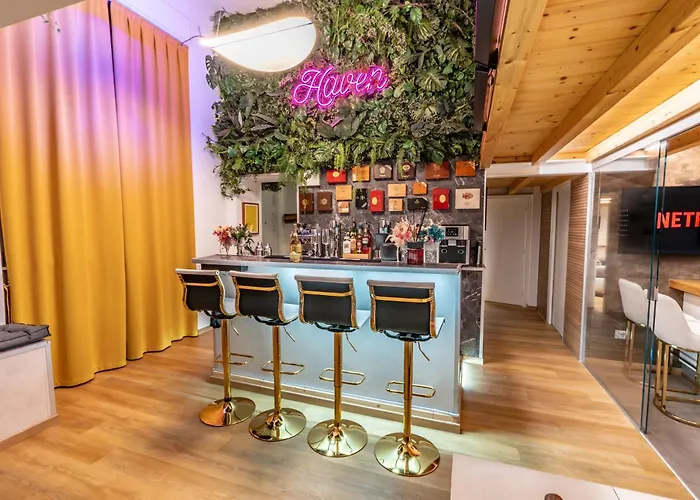 Luxe & Haven - Jacuzzi, Sauna, Steam, Private Parking Apartment *