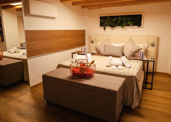 Apartment Luxe & Haven - Jacuzzi, Sauna, Steam, Private Parking Como