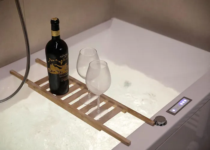 Luxe & Haven - Jacuzzi, Sauna, Steam, Private Parking Apartment *