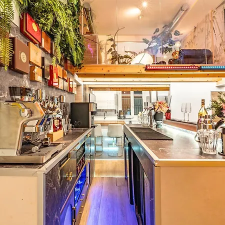 Haven Loft - Private Spa, Parking & Jacuzzi